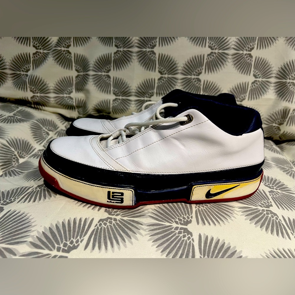 Nike lebron need glue